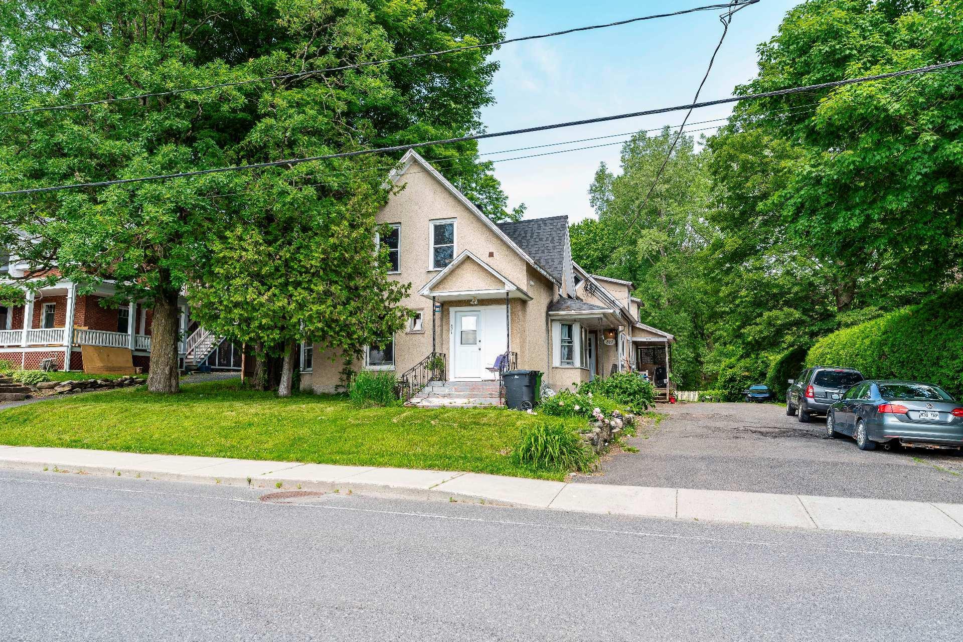 









817

 - 821


Rue Western

,
Waterloo,




QC
J0E2N0

