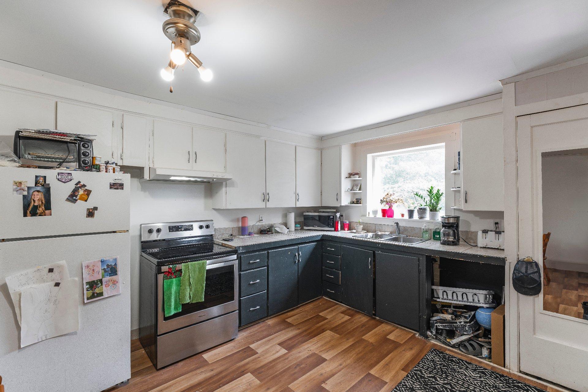 









817

 - 821


Rue Western

,
Waterloo,




QC
J0E2N0

