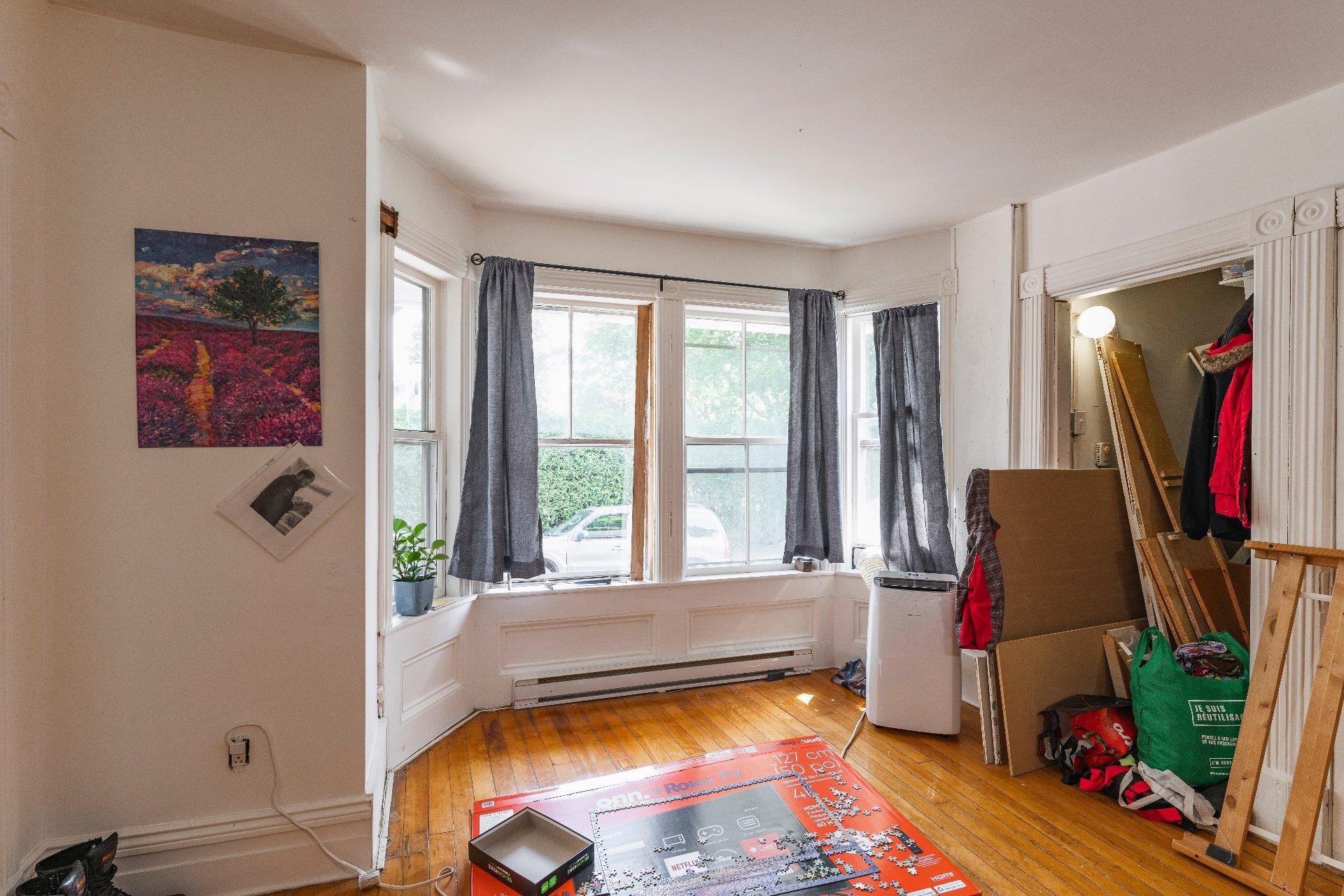 









817

 - 821


Rue Western

,
Waterloo,




QC
J0E2N0

