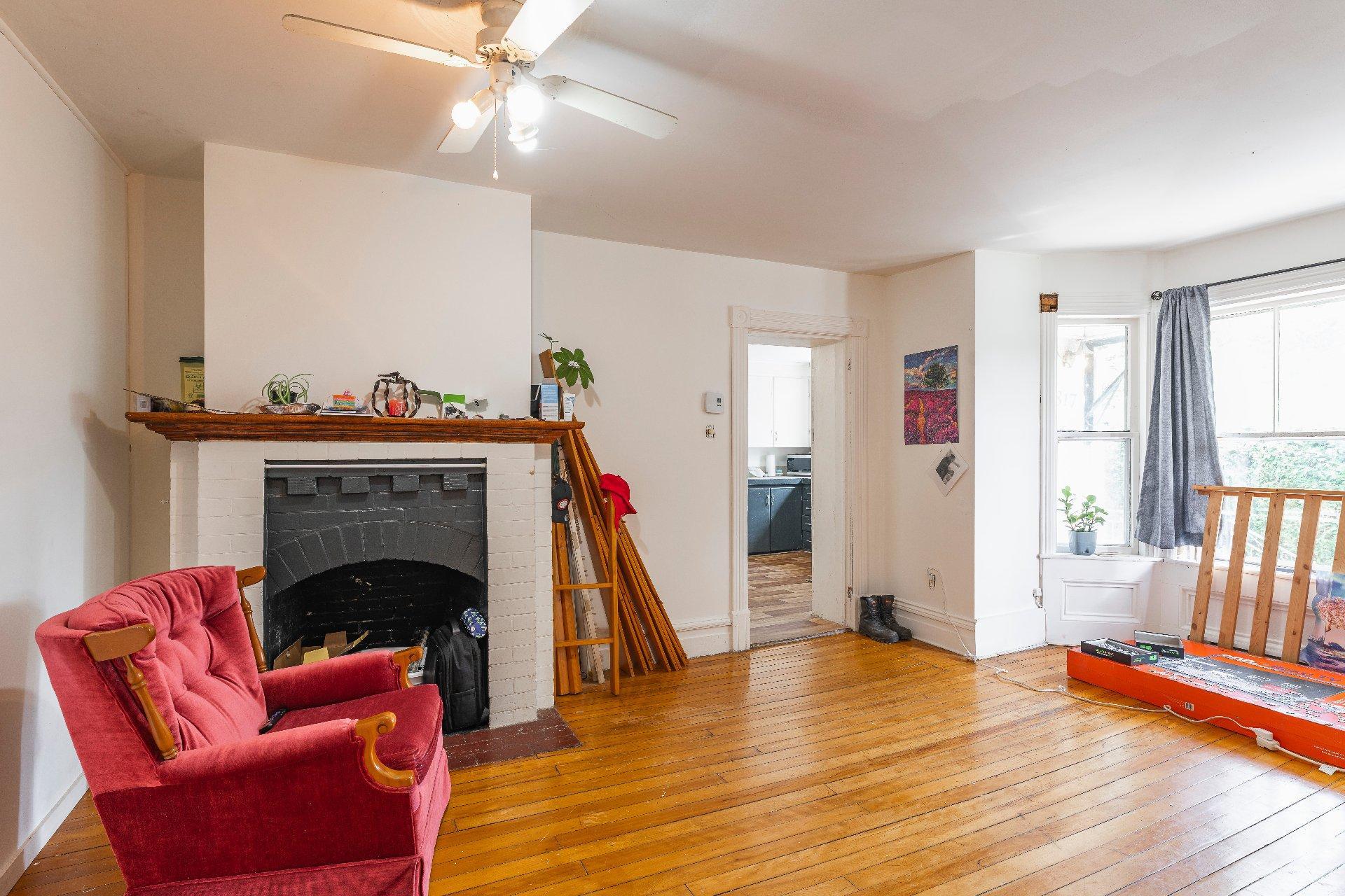 









817

 - 821


Rue Western

,
Waterloo,




QC
J0E2N0

