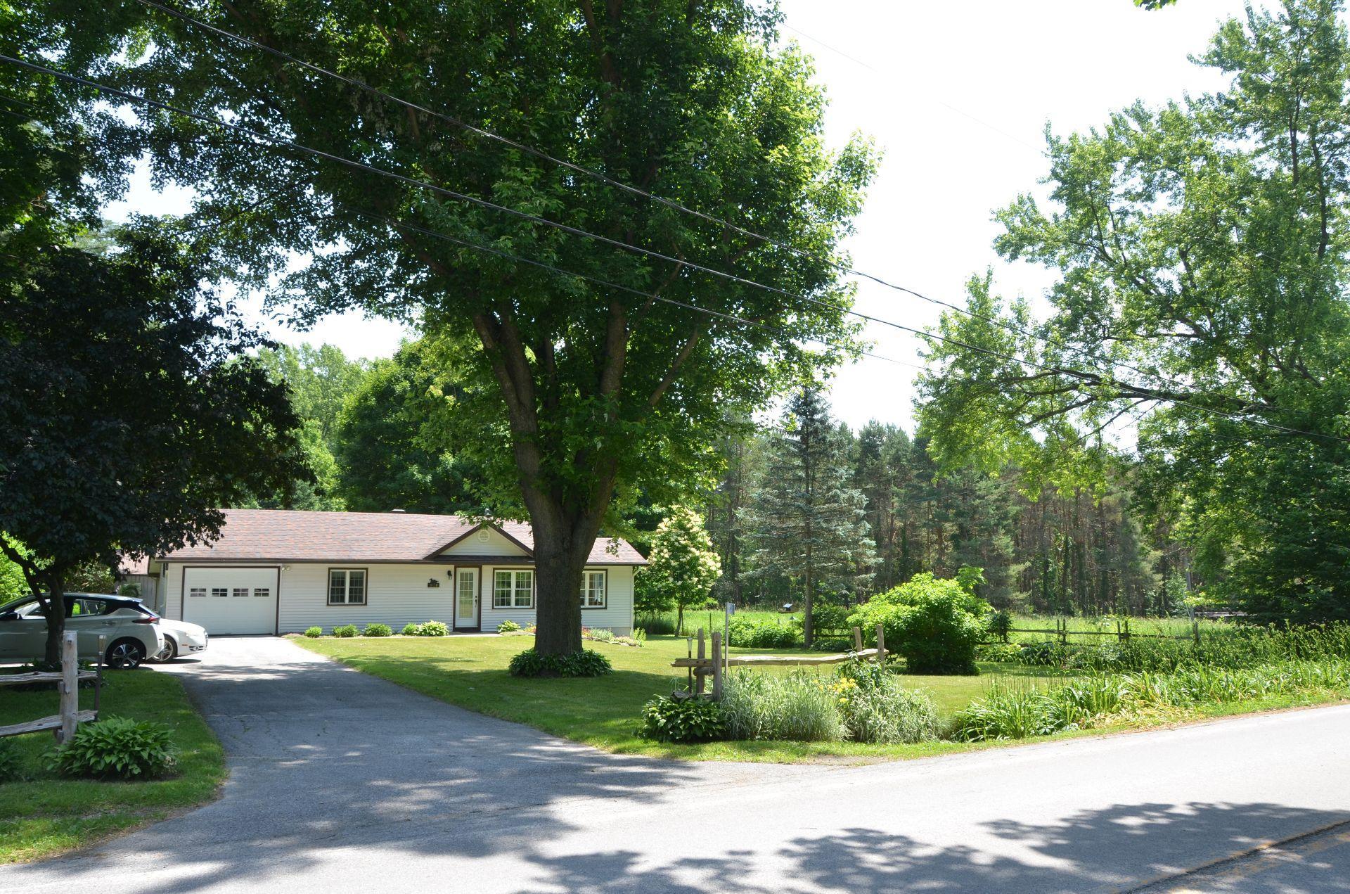 









908


Ch. Dutch

,
Saint-Armand,




QC
J0J1T0

