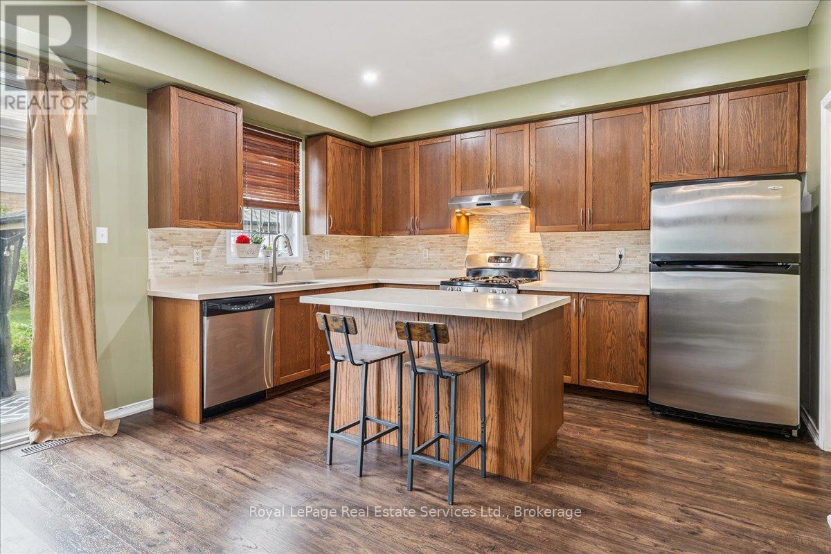 












64 NEWPORT CRESCENT

,
Hamilton (Crerar),




Ontario
L9A0B2

