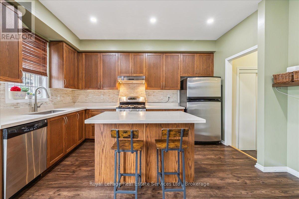 












64 NEWPORT CRESCENT

,
Hamilton (Crerar),




Ontario
L9A0B2

