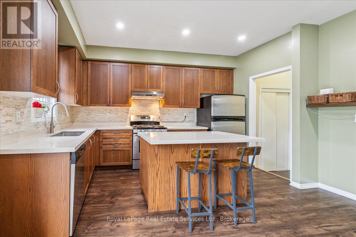 












64 NEWPORT CRESCENT

,
Hamilton (Crerar),




Ontario
L9A0B2

