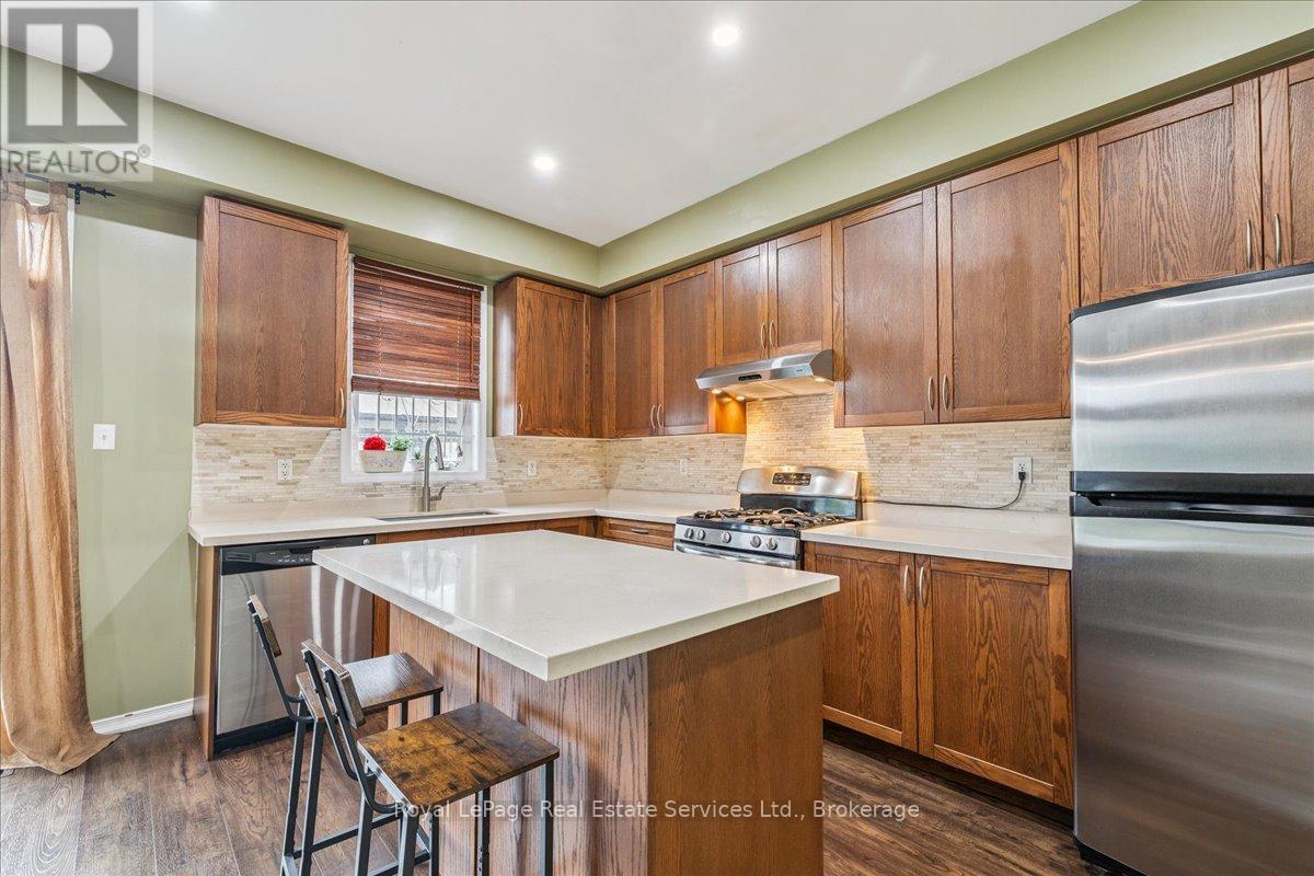 












64 NEWPORT CRESCENT

,
Hamilton (Crerar),




Ontario
L9A0B2

