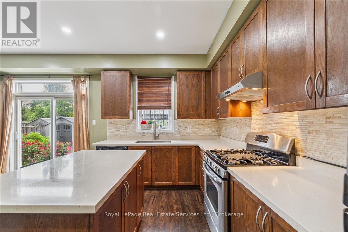 












64 NEWPORT CRESCENT

,
Hamilton (Crerar),




Ontario
L9A0B2

