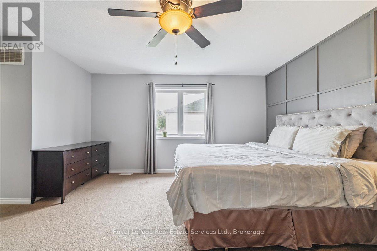 












64 NEWPORT CRESCENT

,
Hamilton (Crerar),




Ontario
L9A0B2

