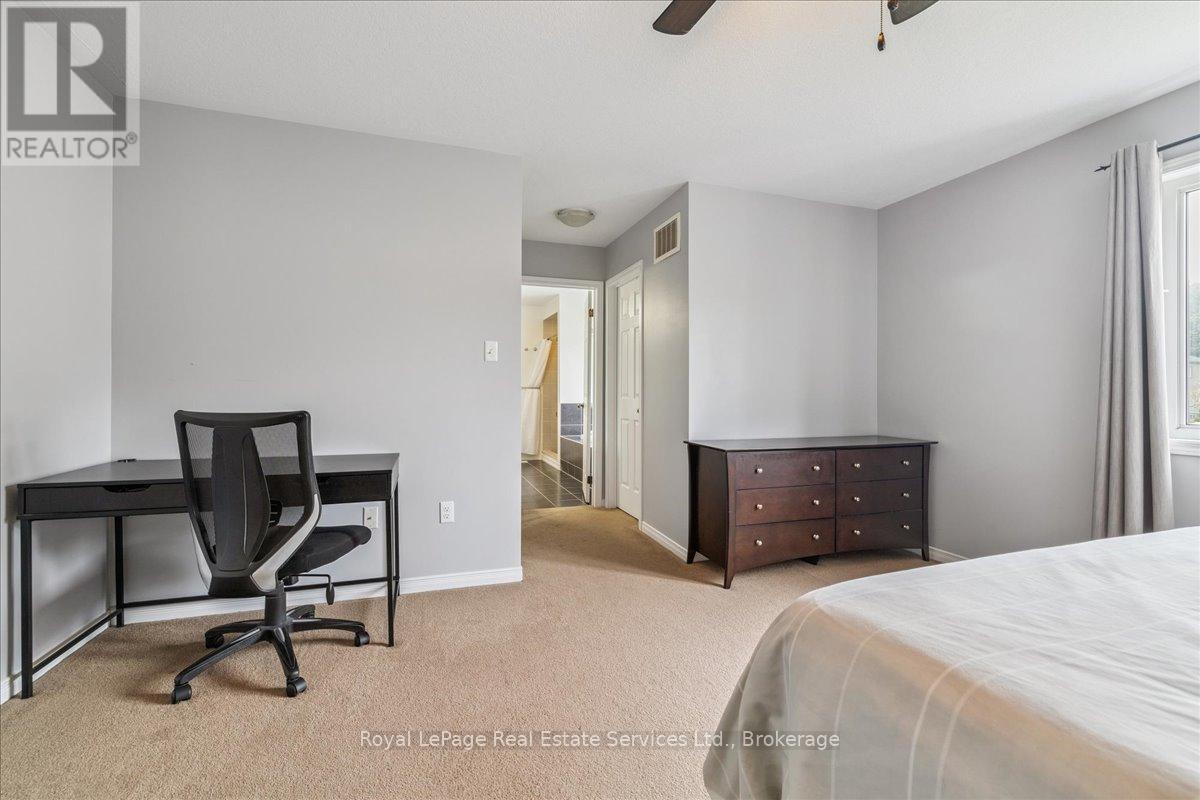 












64 NEWPORT CRESCENT

,
Hamilton (Crerar),




Ontario
L9A0B2

