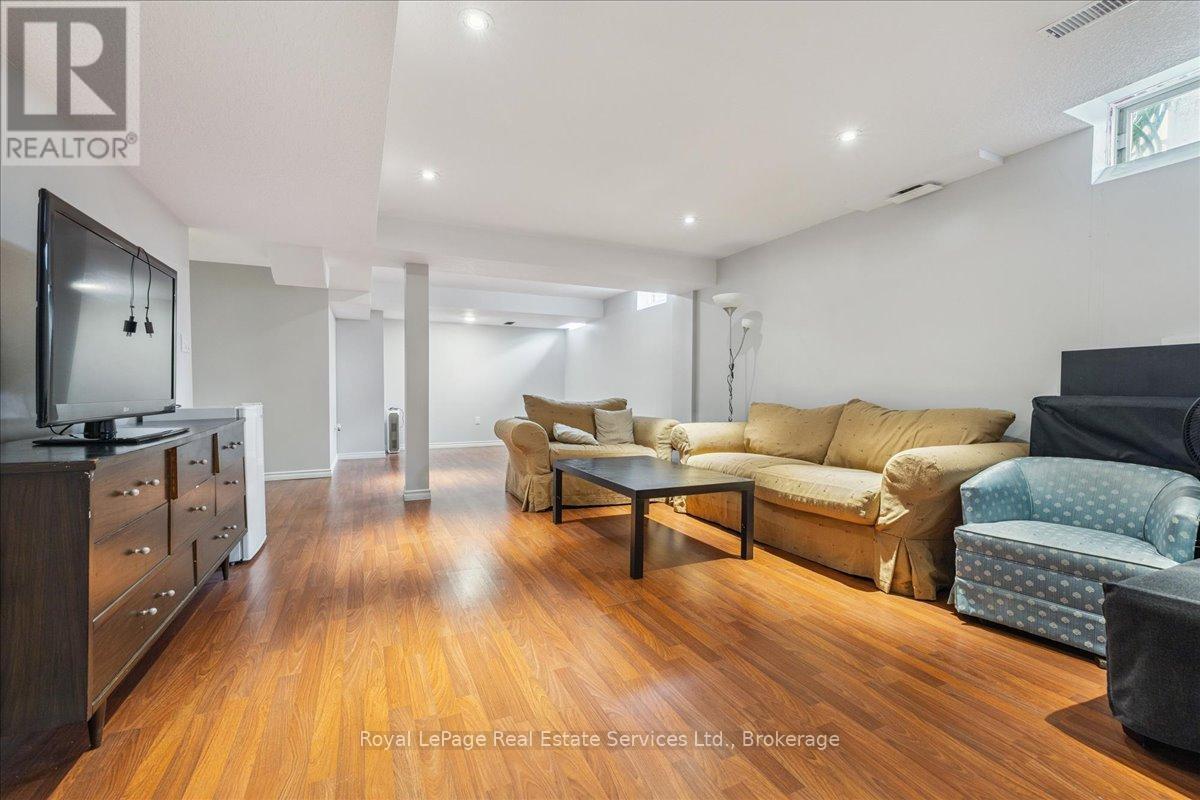 












64 NEWPORT CRESCENT

,
Hamilton (Crerar),




Ontario
L9A0B2

