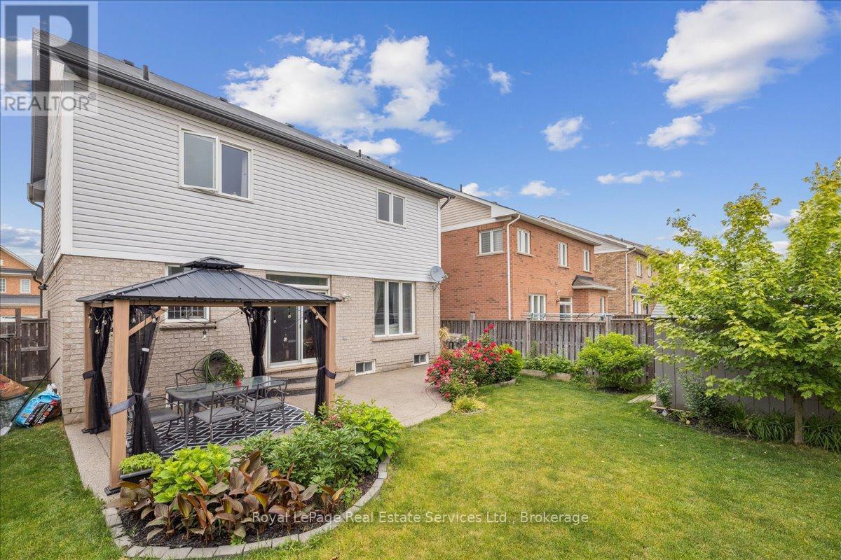 












64 NEWPORT CRESCENT

,
Hamilton (Crerar),




Ontario
L9A0B2

