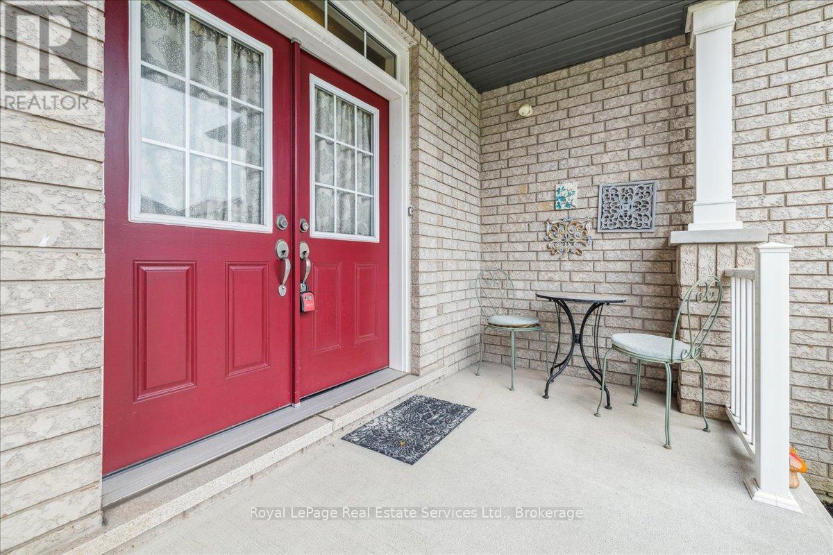 












64 NEWPORT CRESCENT

,
Hamilton (Crerar),




Ontario
L9A0B2

