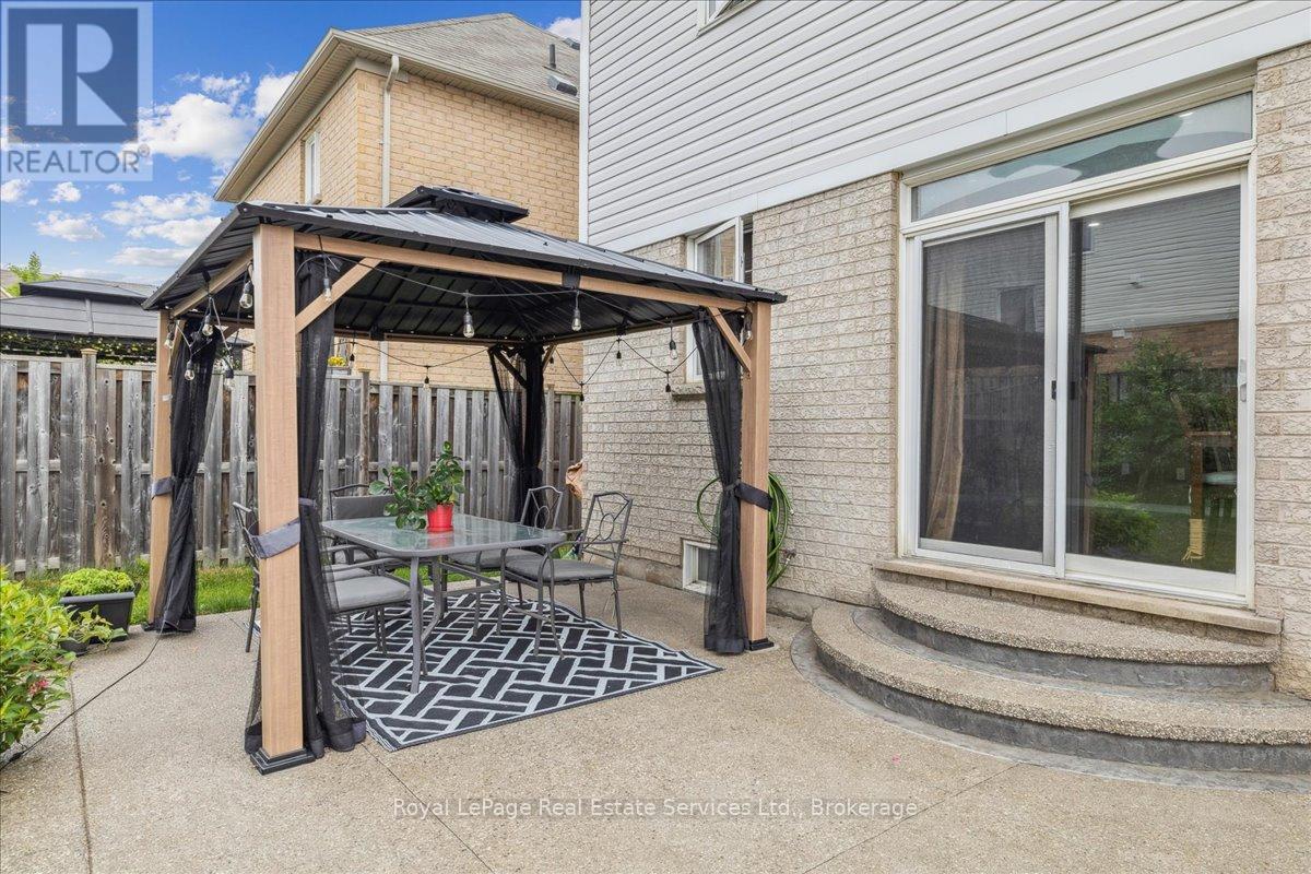 












64 NEWPORT CRESCENT

,
Hamilton (Crerar),




Ontario
L9A0B2

