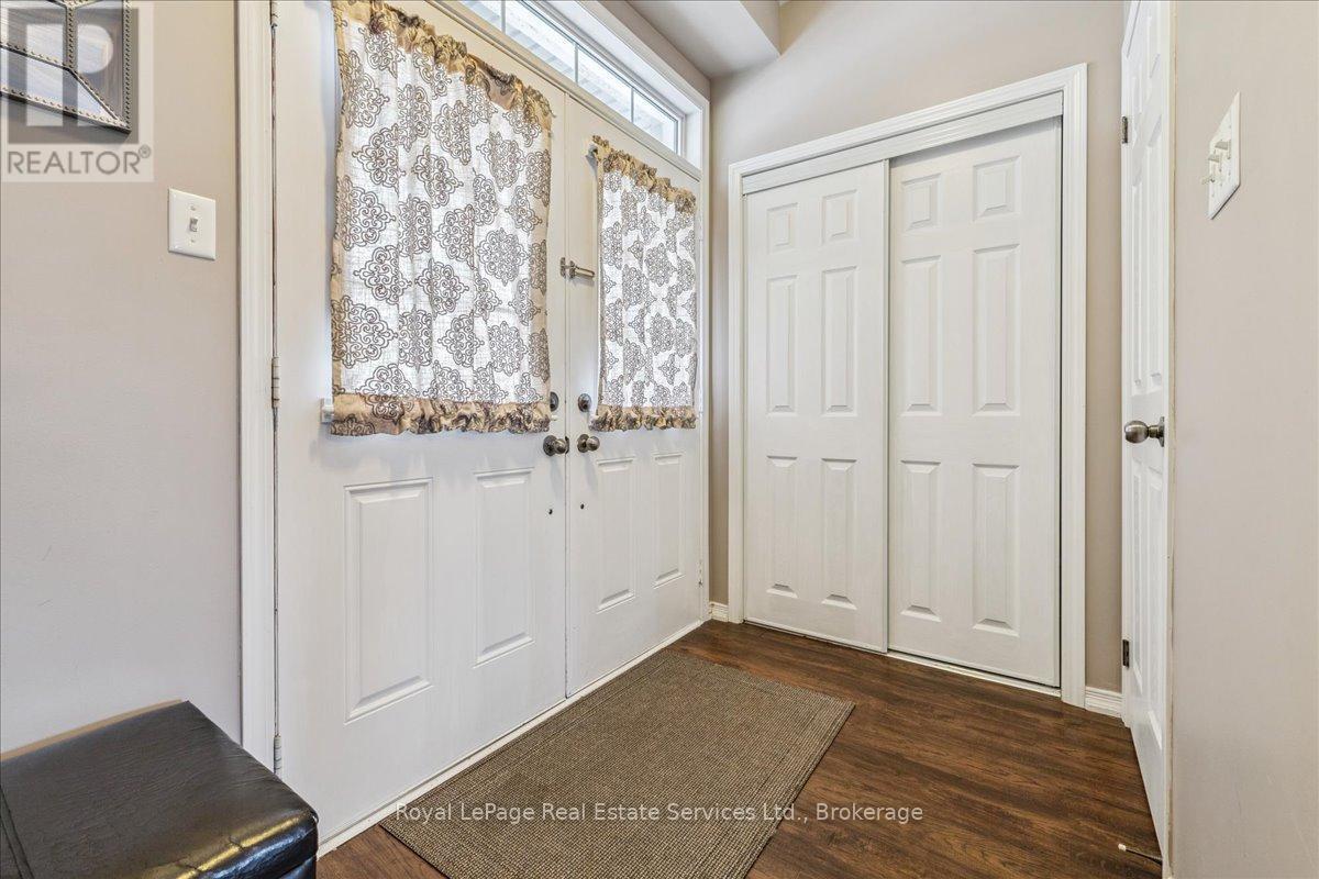 












64 NEWPORT CRESCENT

,
Hamilton (Crerar),




Ontario
L9A0B2

