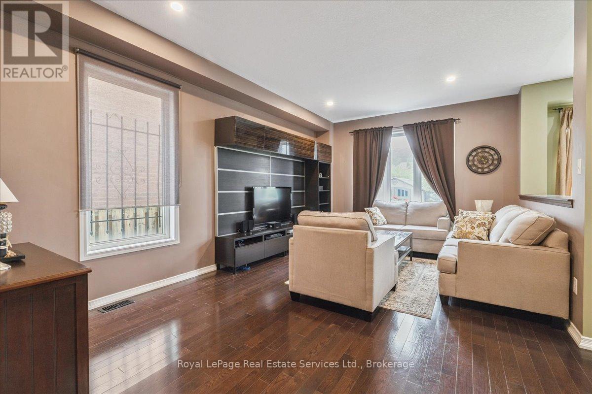 












64 NEWPORT CRESCENT

,
Hamilton (Crerar),




Ontario
L9A0B2

