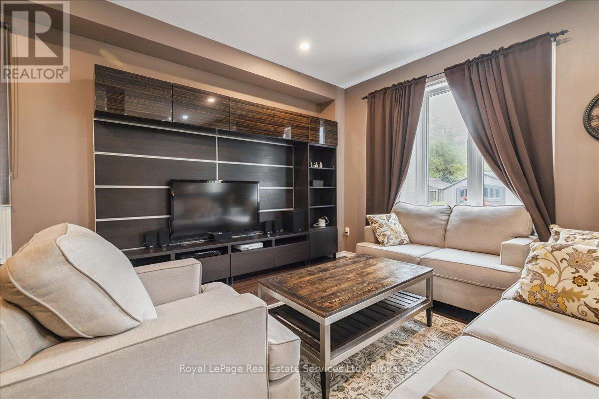 












64 NEWPORT CRESCENT

,
Hamilton (Crerar),




Ontario
L9A0B2

