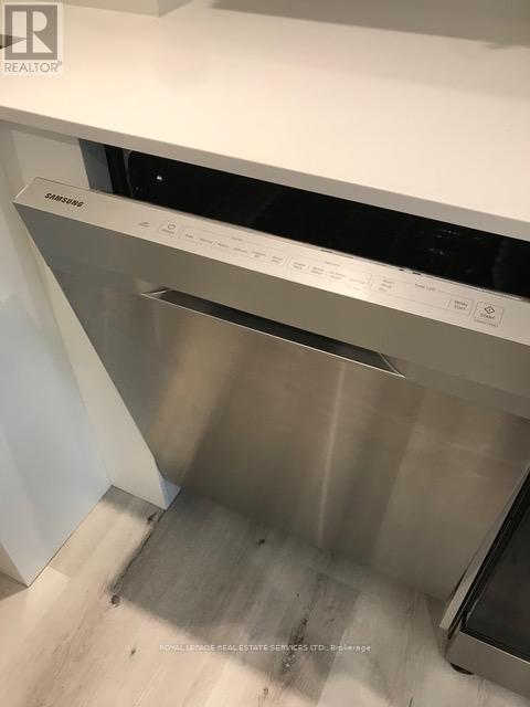 












28 LACROSSE TRAIL

,
Vaughan,




Ontario
L4H4S8

