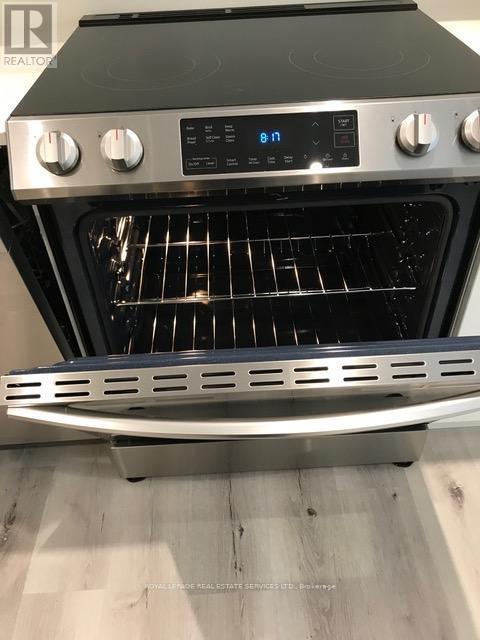 












28 LACROSSE TRAIL

,
Vaughan,




Ontario
L4H4S8

