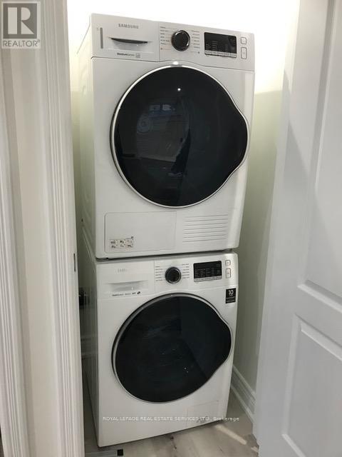 












28 LACROSSE TRAIL

,
Vaughan,




Ontario
L4H4S8

