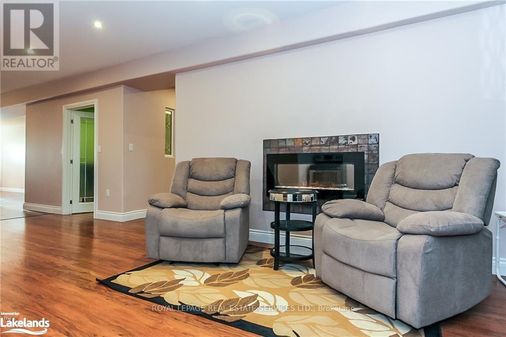












16 WASAGA SANDS DRIVE

,
Wasaga Beach,




Ontario
L9Z1J6

