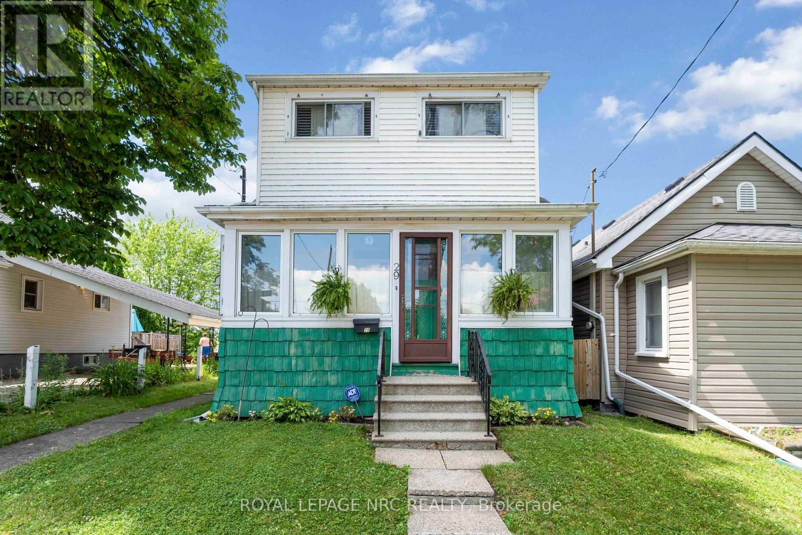 












29 MAPLECREST AVENUE

,
St. Catharines (Burleigh Hill),




Ontario
L2T1A7

