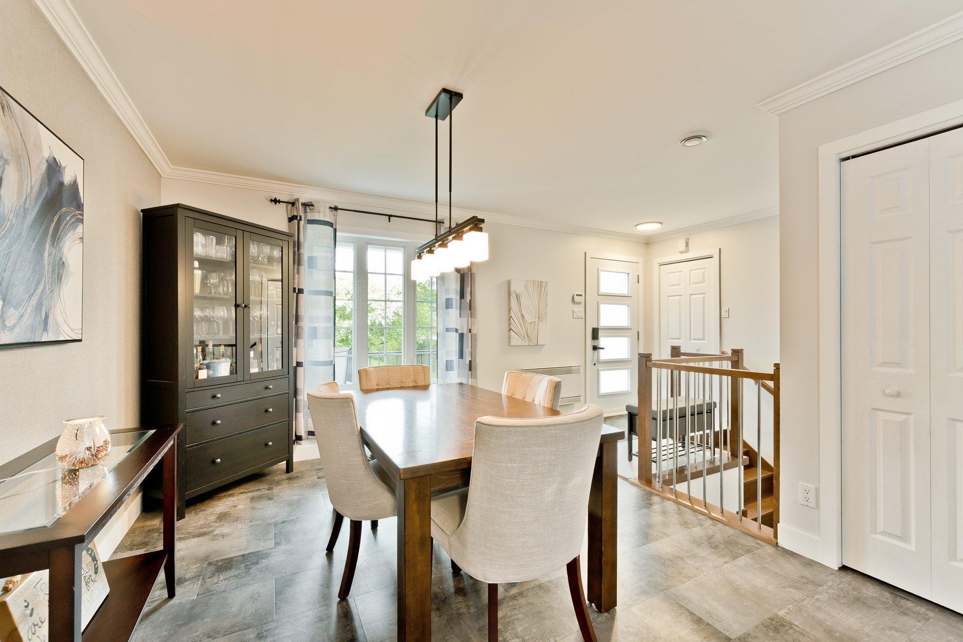









227


Rue du Vicaire-Morin

,
Coaticook,




QC
J1A2X4

