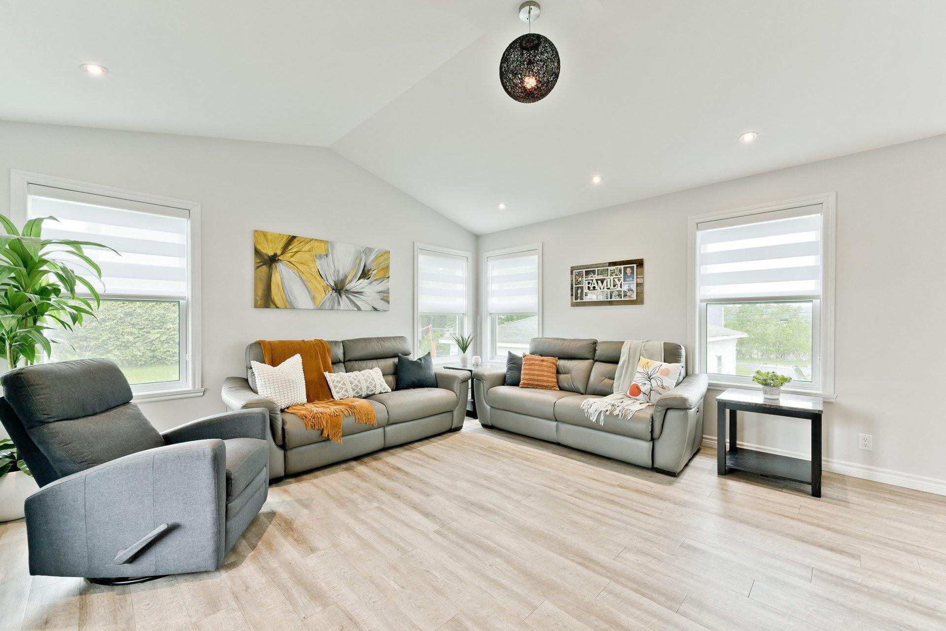 









227


Rue du Vicaire-Morin

,
Coaticook,




QC
J1A2X4

