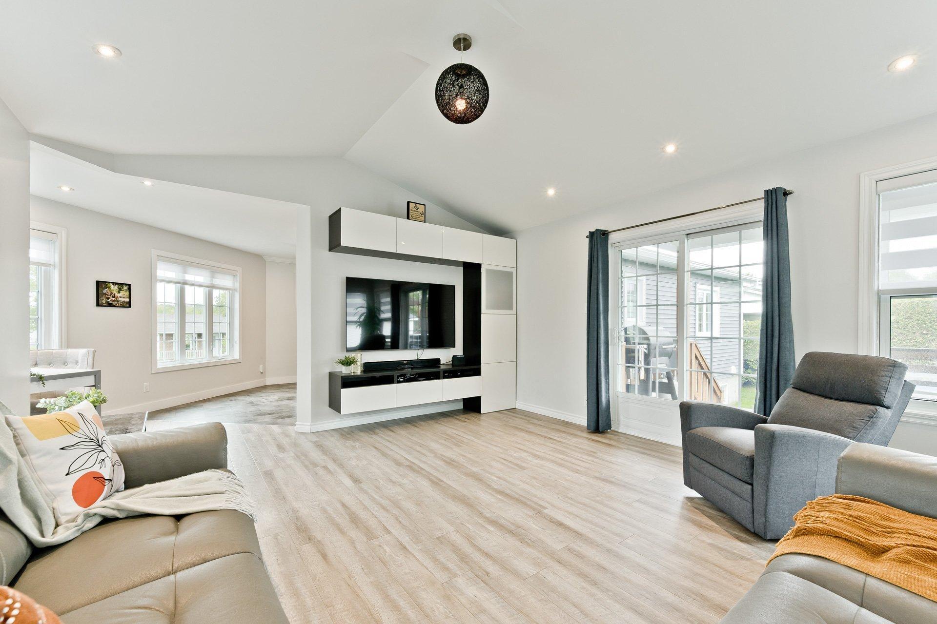 









227


Rue du Vicaire-Morin

,
Coaticook,




QC
J1A2X4

