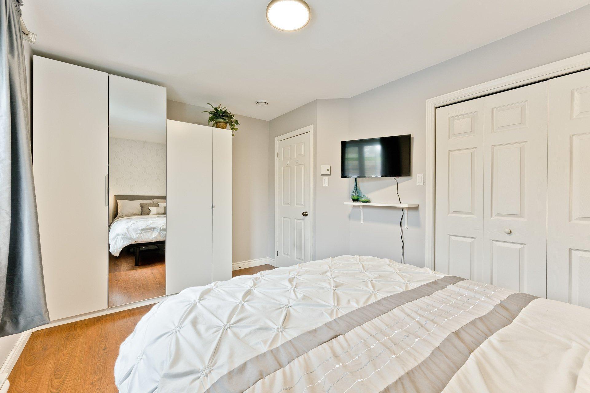 









227


Rue du Vicaire-Morin

,
Coaticook,




QC
J1A2X4

