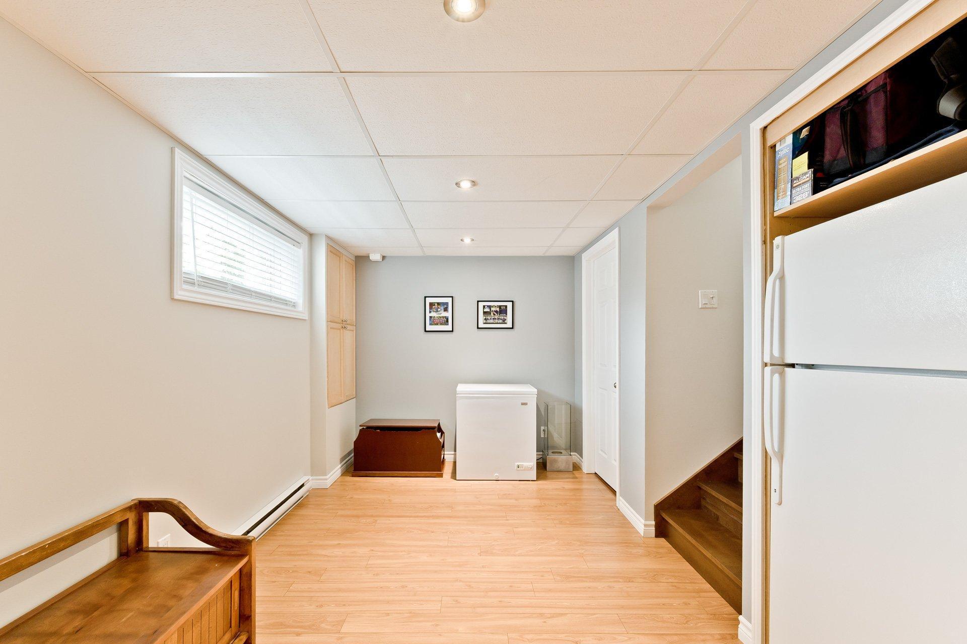 









227


Rue du Vicaire-Morin

,
Coaticook,




QC
J1A2X4

