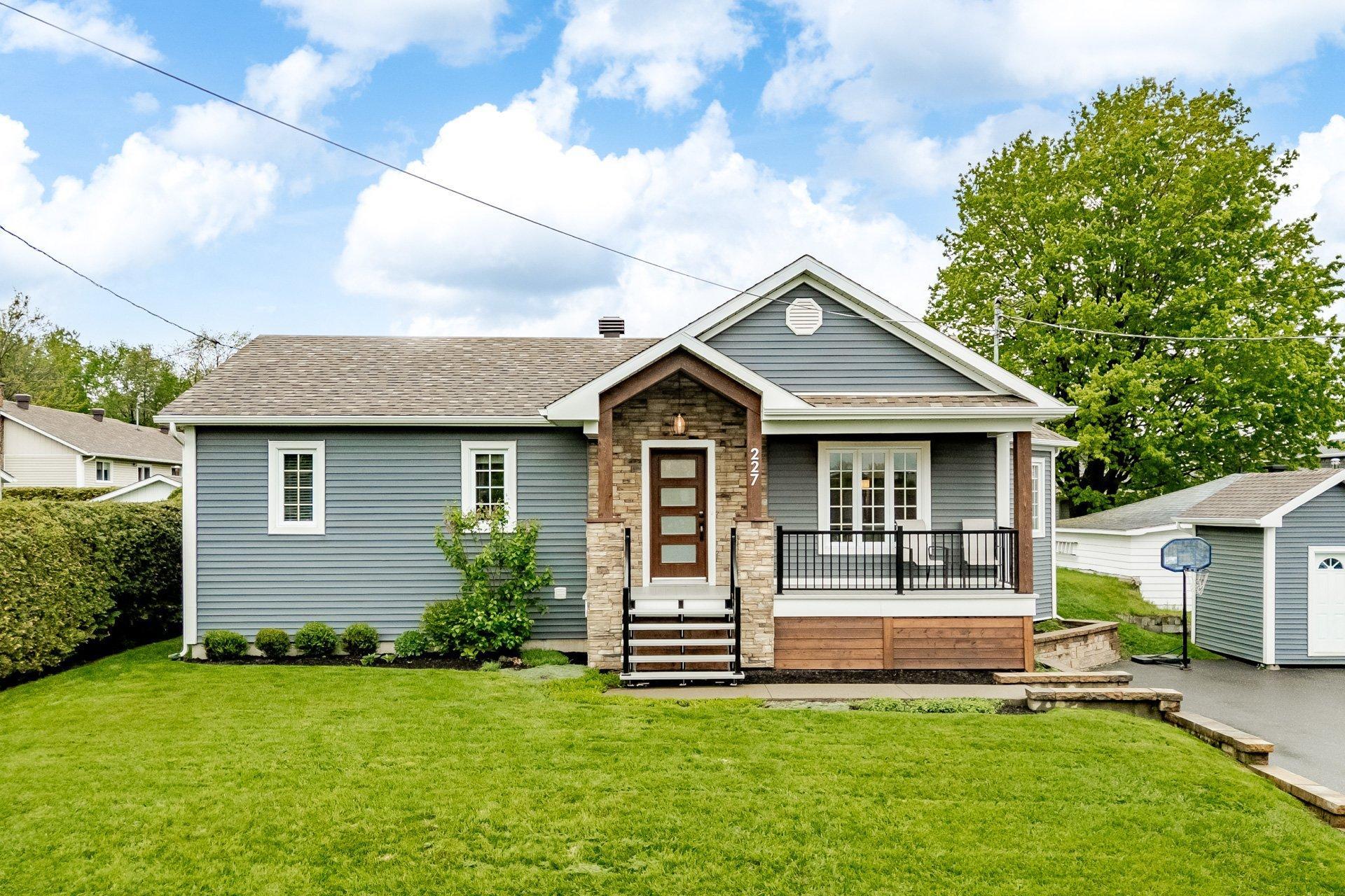 









227


Rue du Vicaire-Morin

,
Coaticook,




QC
J1A2X4

