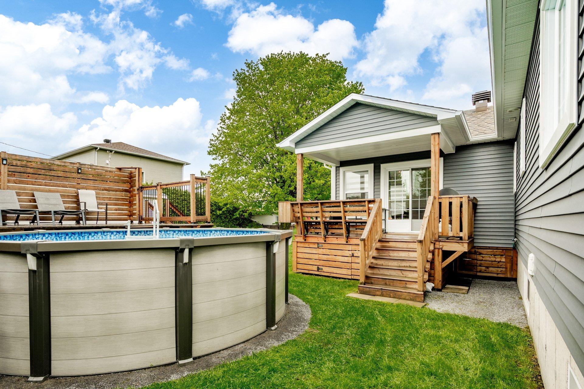 









227


Rue du Vicaire-Morin

,
Coaticook,




QC
J1A2X4


