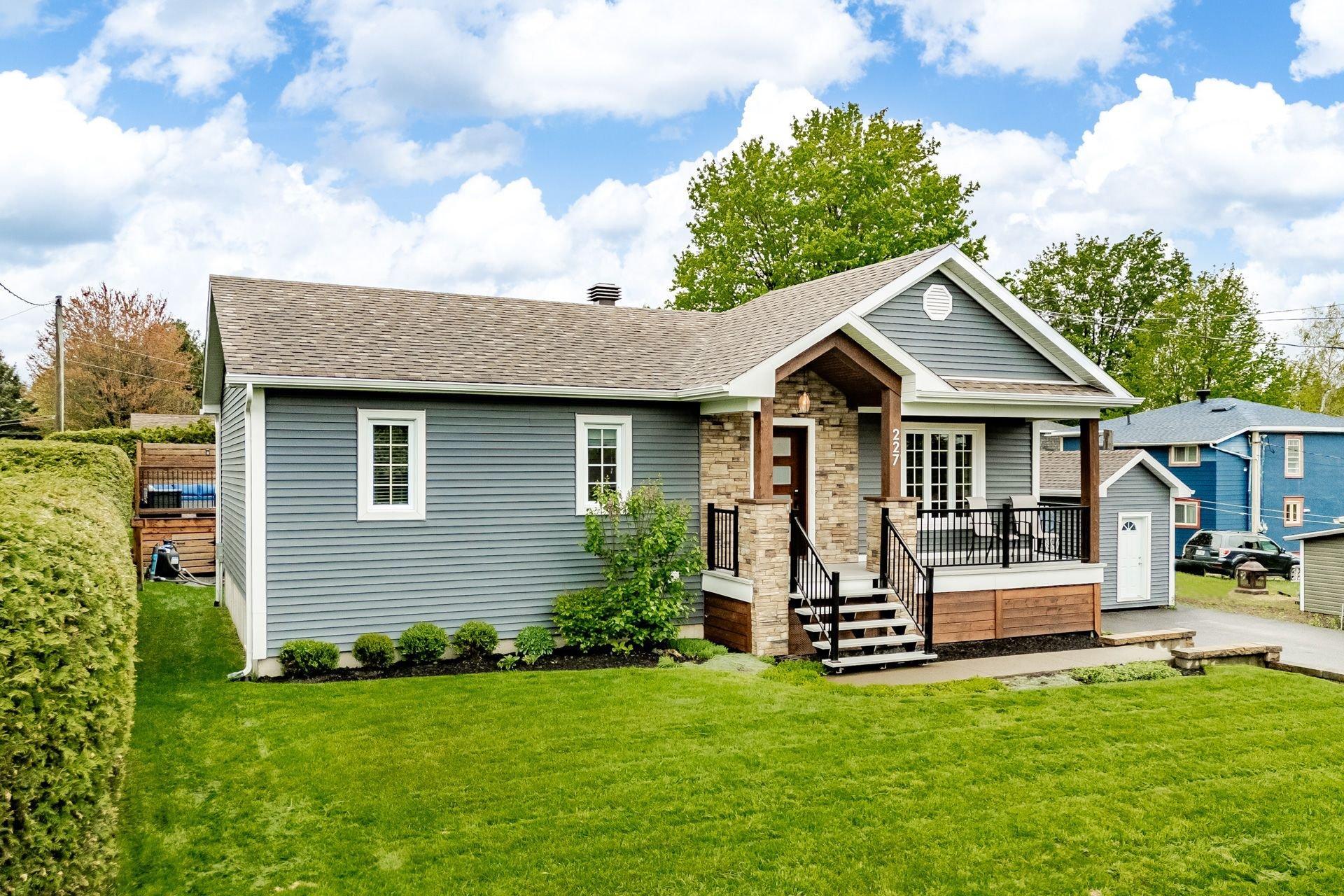 









227


Rue du Vicaire-Morin

,
Coaticook,




QC
J1A2X4

