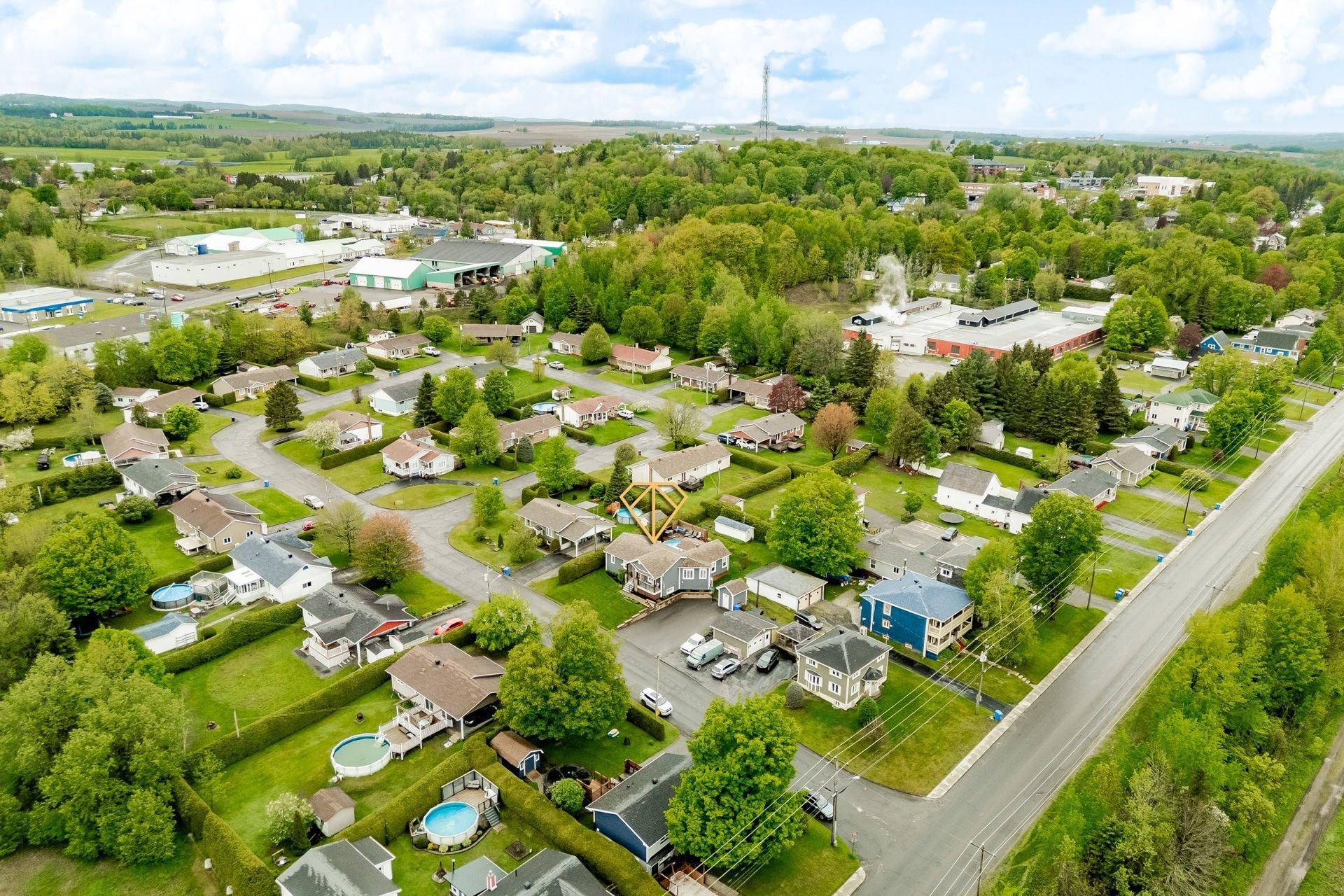 









227


Rue du Vicaire-Morin

,
Coaticook,




QC
J1A2X4

