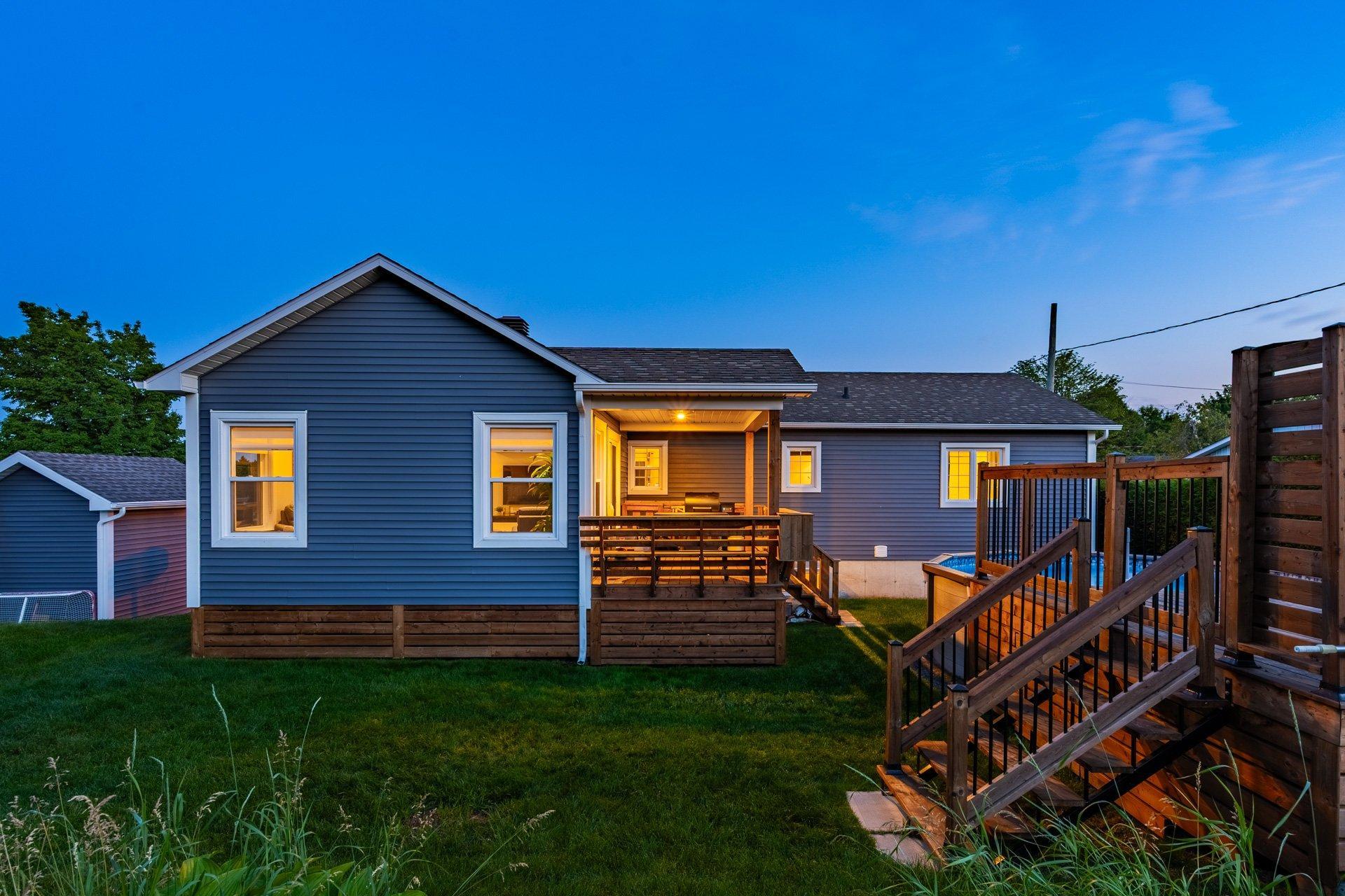 









227


Rue du Vicaire-Morin

,
Coaticook,




QC
J1A2X4

