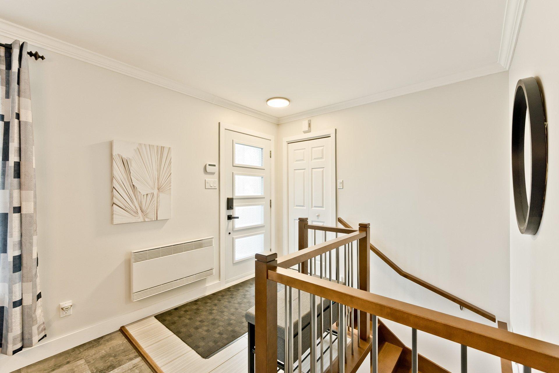 









227


Rue du Vicaire-Morin

,
Coaticook,




QC
J1A2X4

