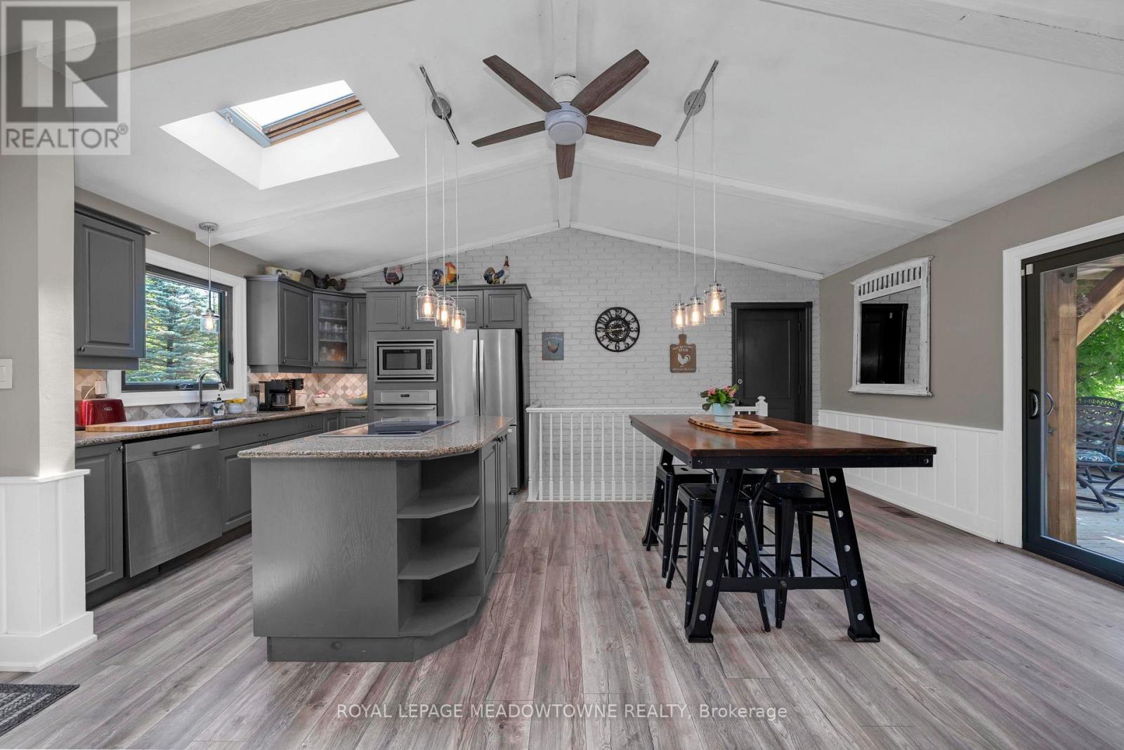 












11636 6TH LINE NASSAGAWEYA

,
Milton,







Ontario
L7J2L7

