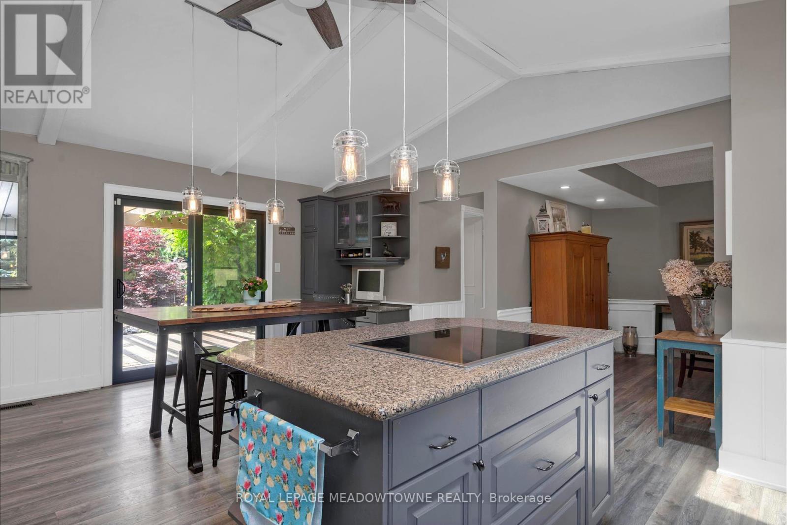 












11636 6TH LINE NASSAGAWEYA

,
Milton,







Ontario
L7J2L7

