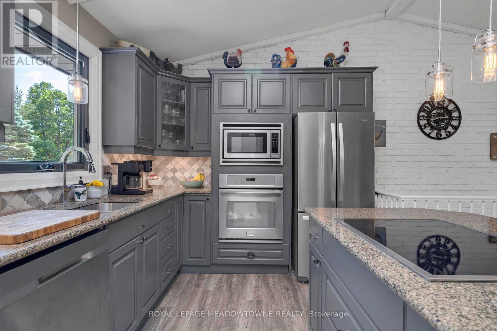 












11636 6TH LINE NASSAGAWEYA

,
Milton,







Ontario
L7J2L7

