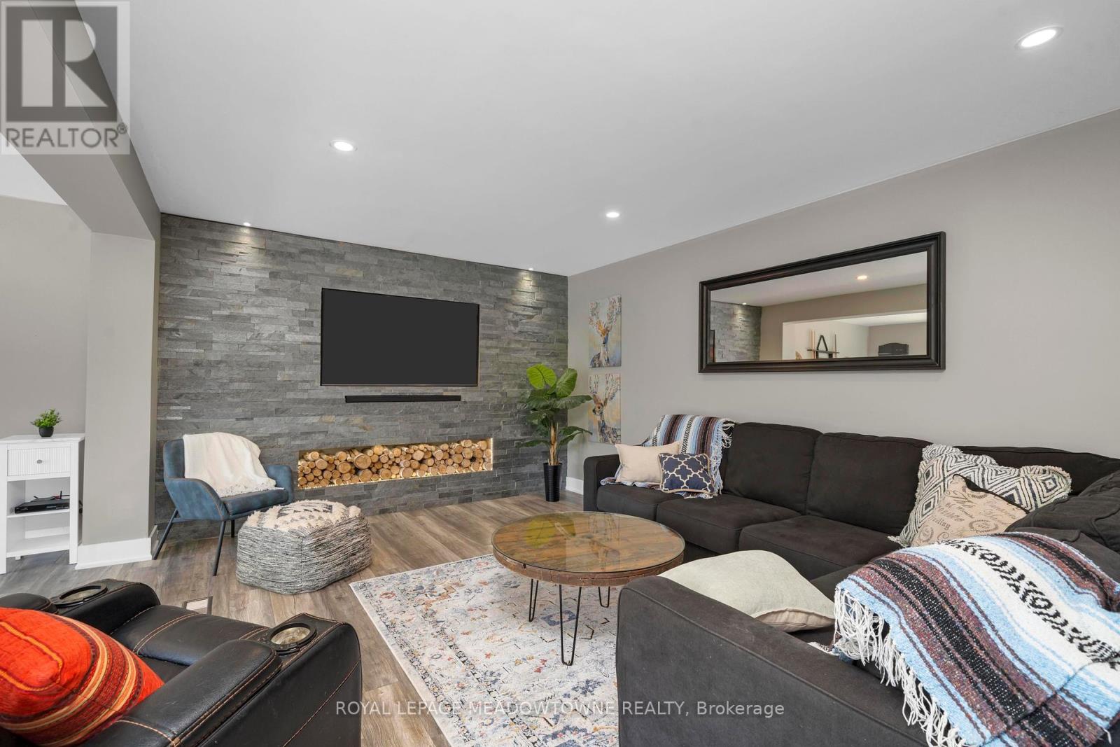 












11636 6TH LINE NASSAGAWEYA

,
Milton,







Ontario
L7J2L7

