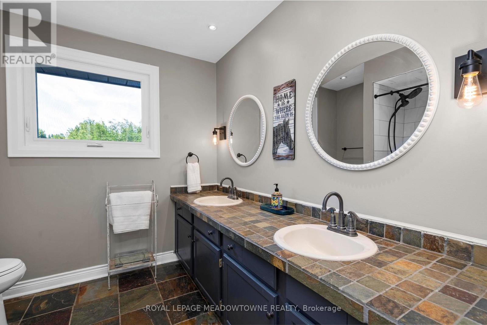 












11636 6TH LINE NASSAGAWEYA

,
Milton,







Ontario
L7J2L7


