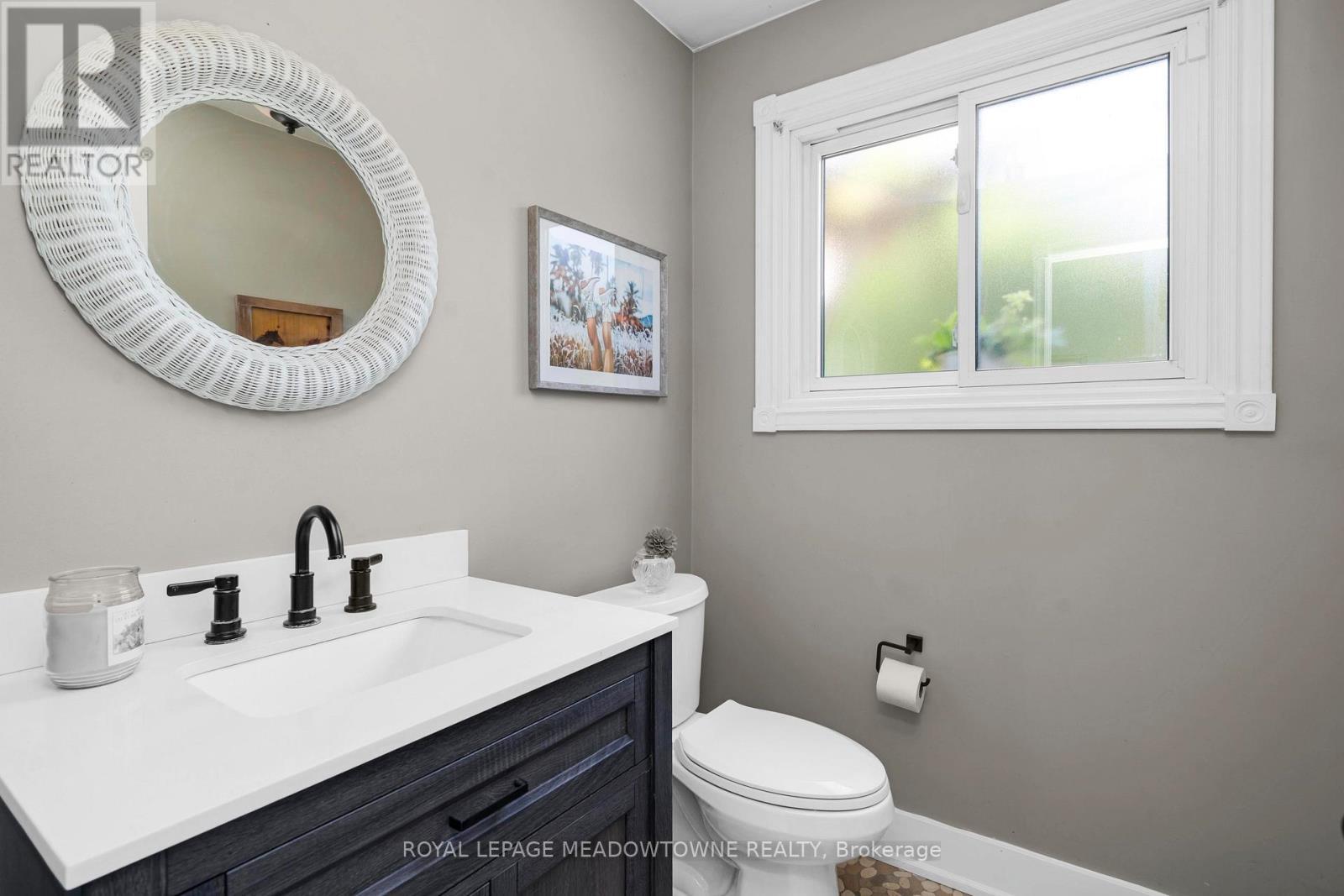 












11636 6TH LINE NASSAGAWEYA

,
Milton,







Ontario
L7J2L7

