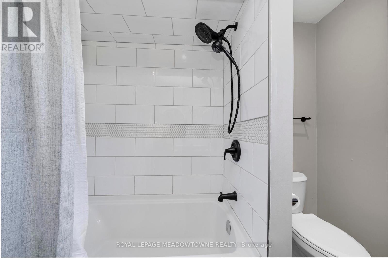 












11636 6TH LINE NASSAGAWEYA

,
Milton,







Ontario
L7J2L7

