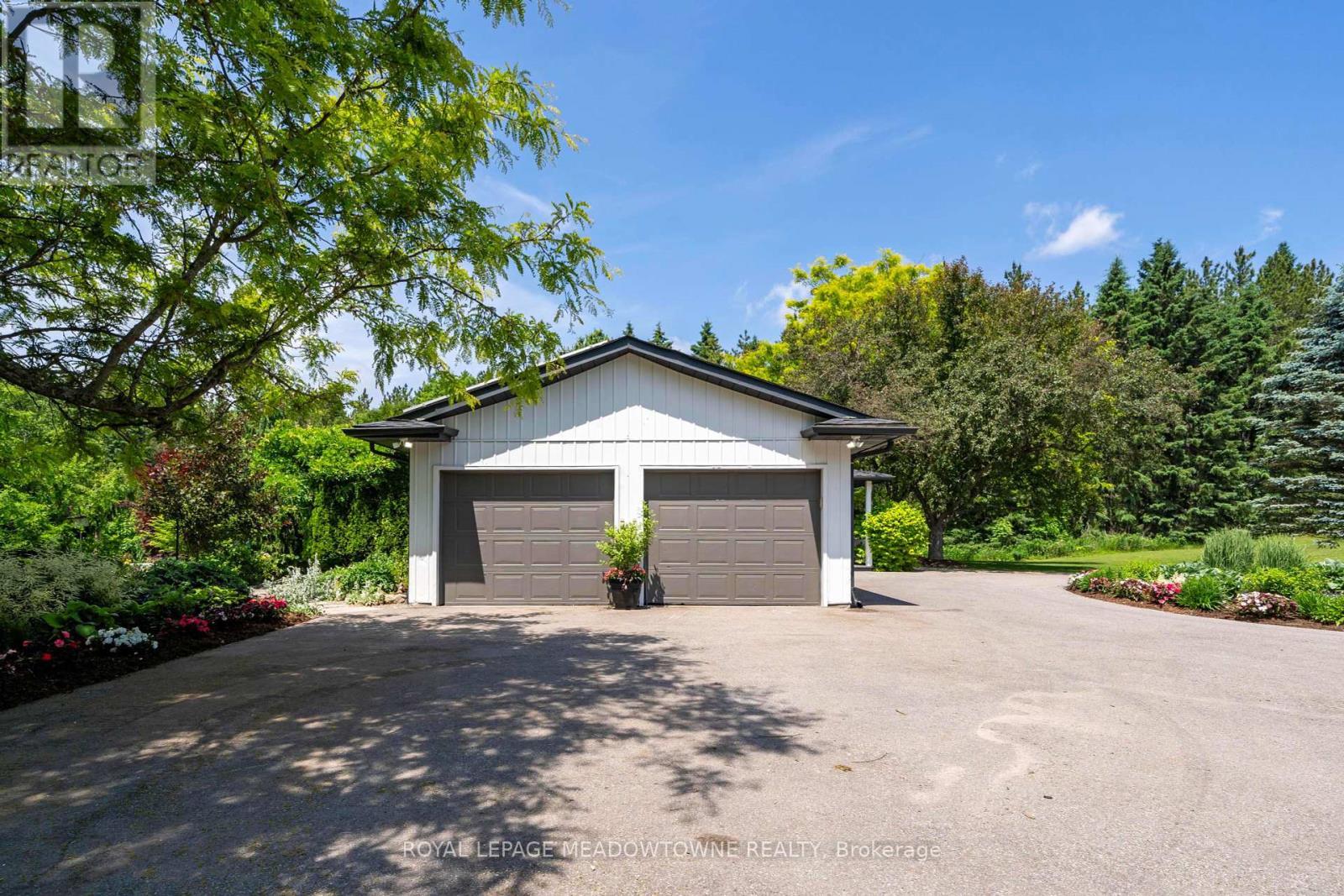












11636 6TH LINE NASSAGAWEYA

,
Milton,







Ontario
L7J2L7

