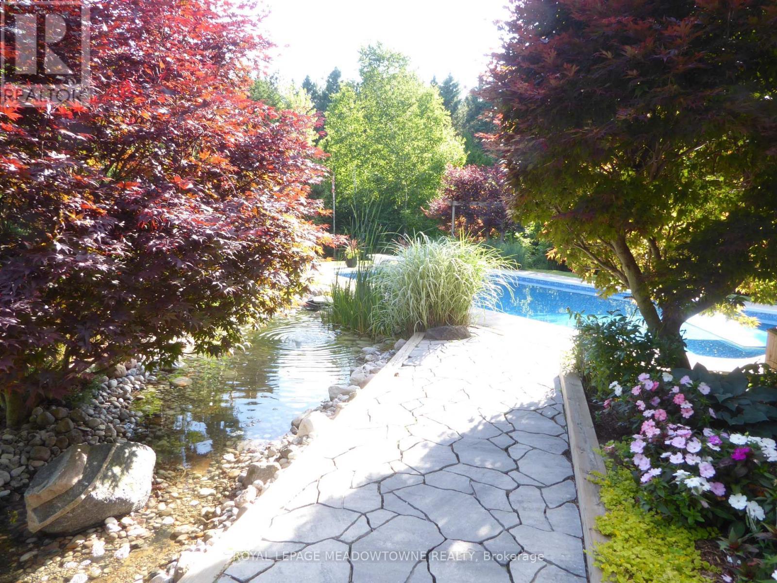 












11636 6TH LINE NASSAGAWEYA

,
Milton,







Ontario
L7J2L7

