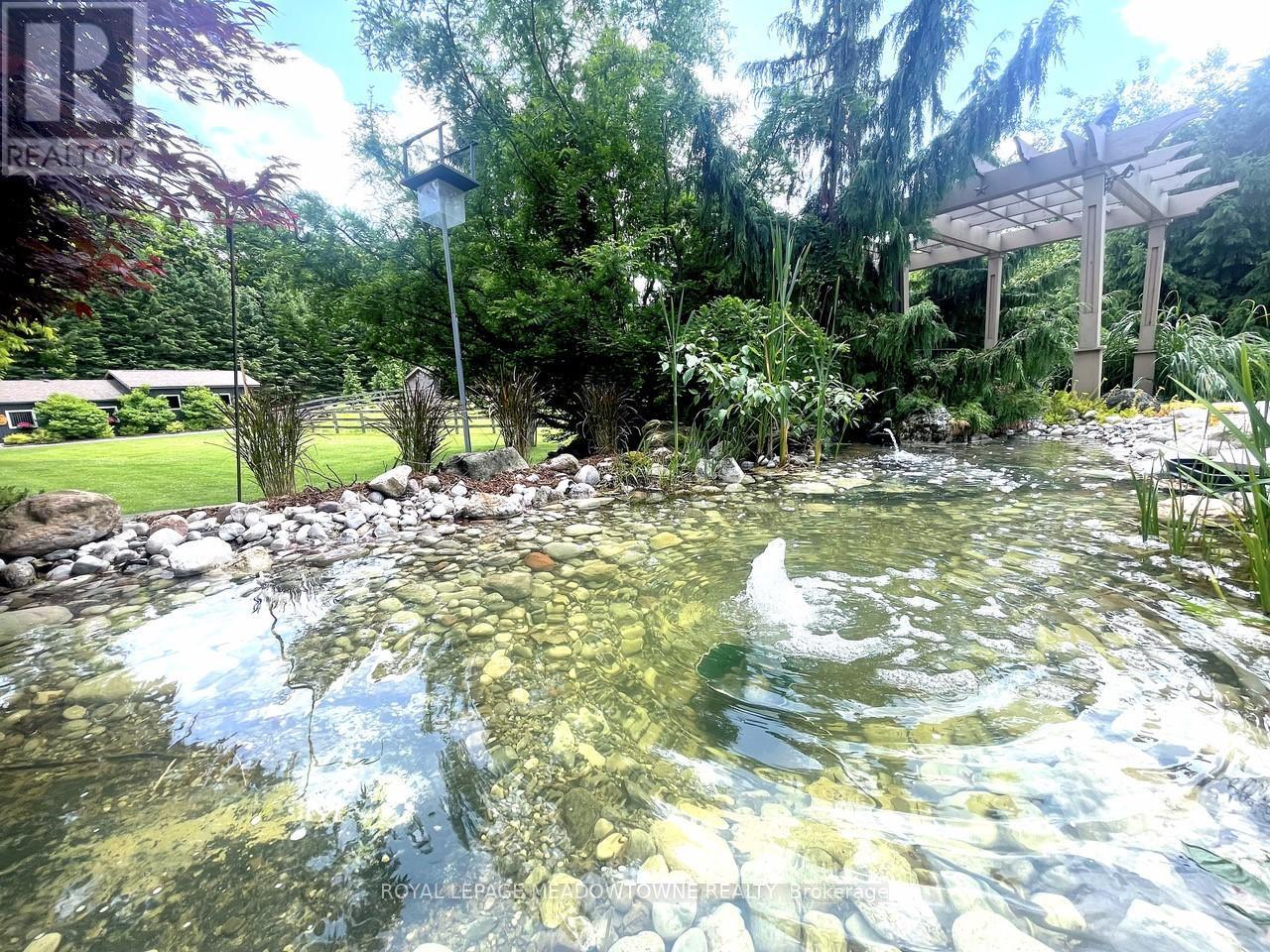 












11636 6TH LINE NASSAGAWEYA

,
Milton,







Ontario
L7J2L7

