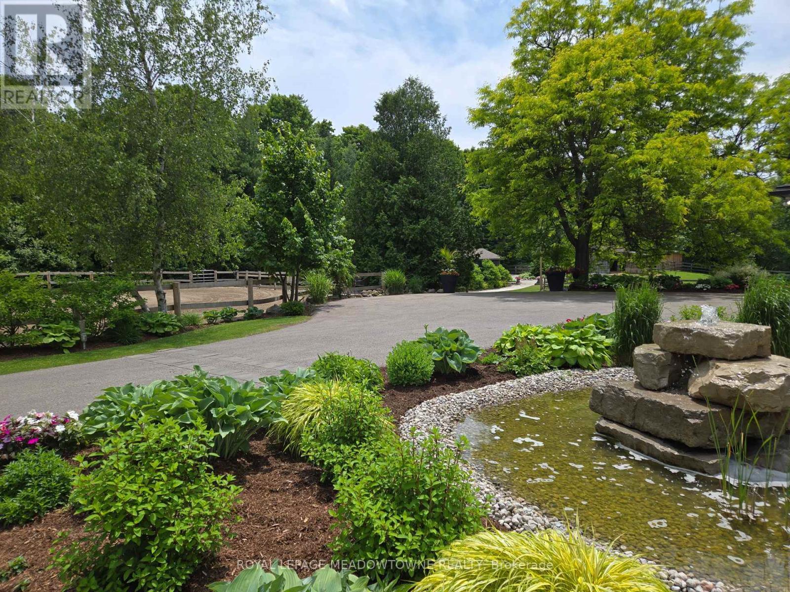 












11636 6TH LINE NASSAGAWEYA

,
Milton,







Ontario
L7J2L7


