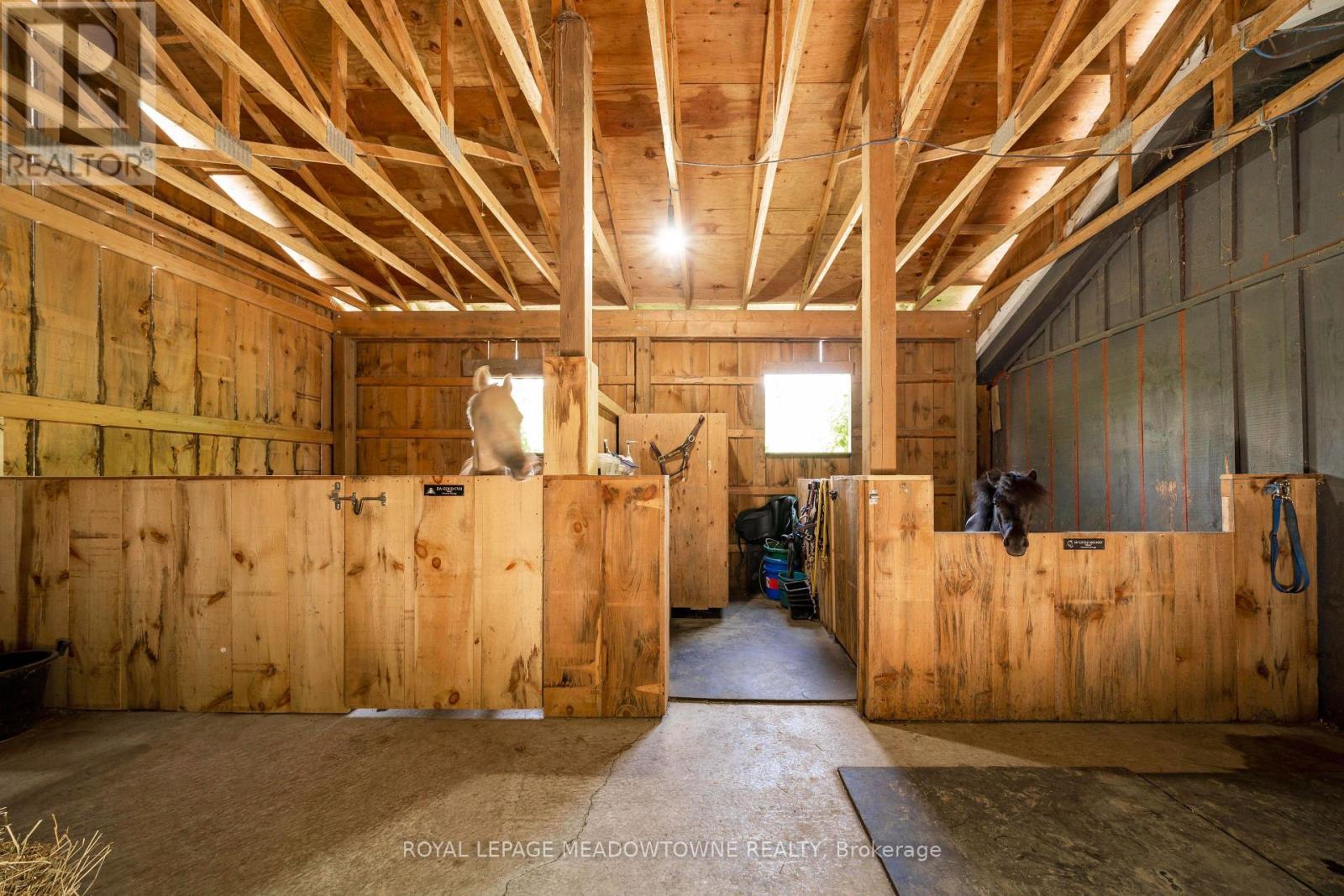 












11636 6TH LINE NASSAGAWEYA

,
Milton,







Ontario
L7J2L7

