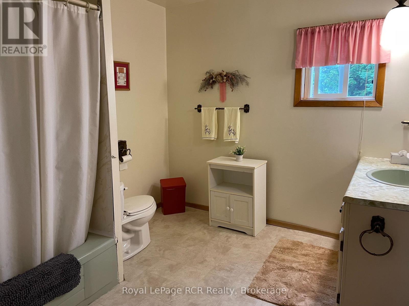 












504482 GREY RD 12

,
West Grey,







Ontario
N0C1H0

