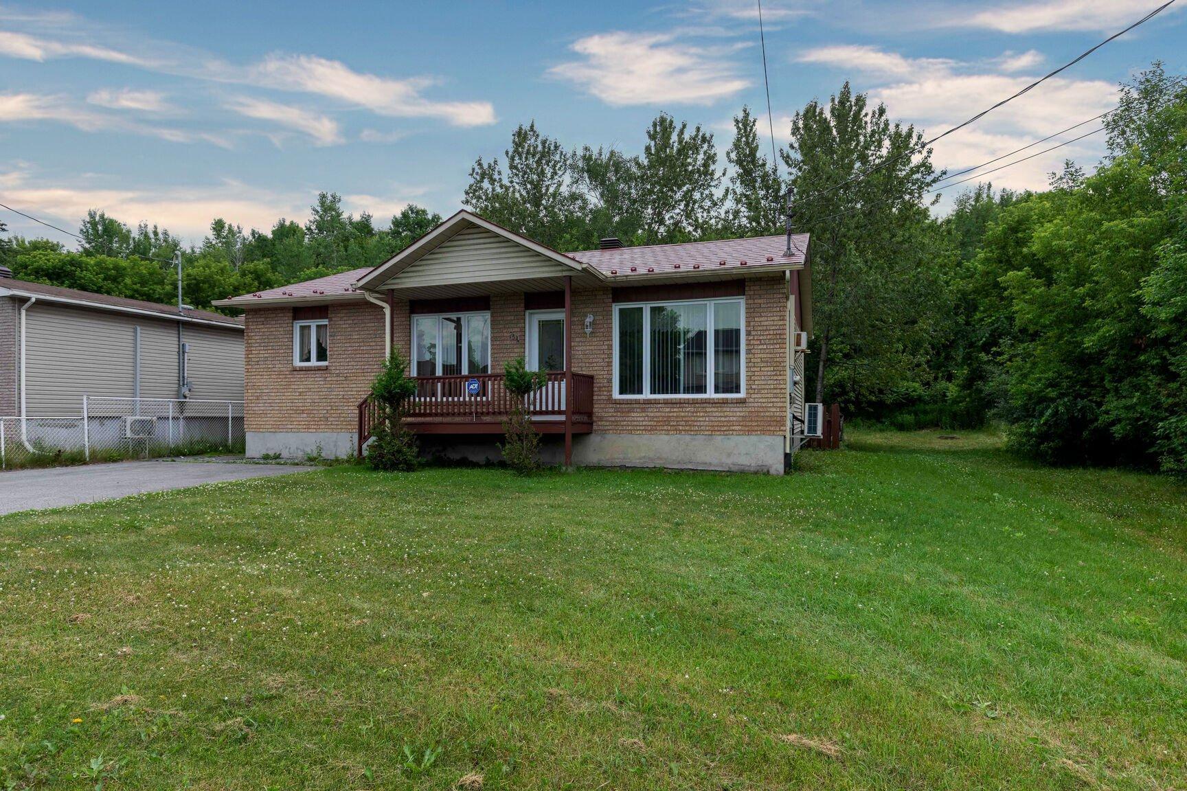 









794


Boul. St-René E.

,
Gatineau (Gatineau),




QC
J8P1T3

