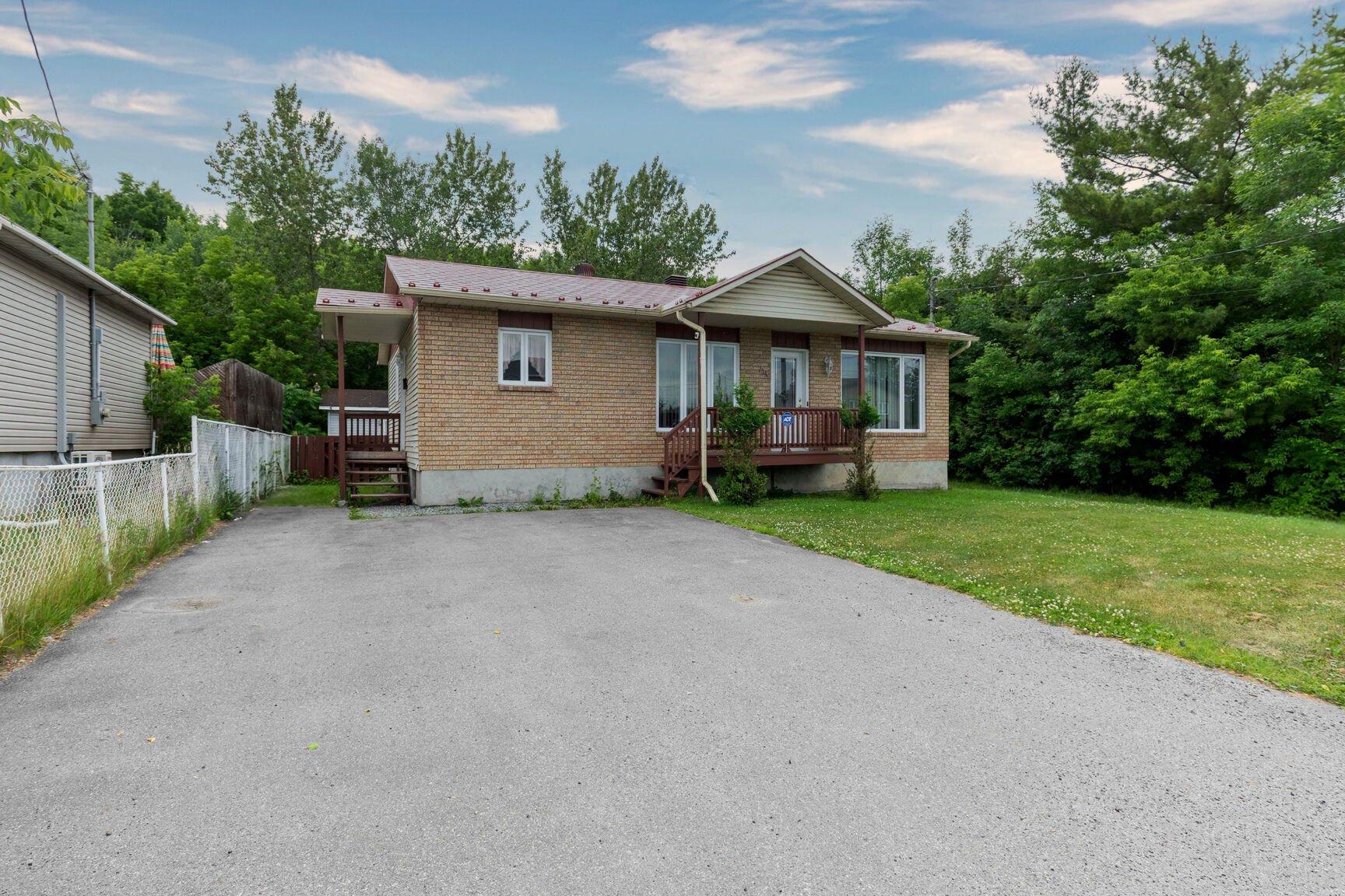 









794


Boul. St-René E.

,
Gatineau (Gatineau),




QC
J8P1T3

